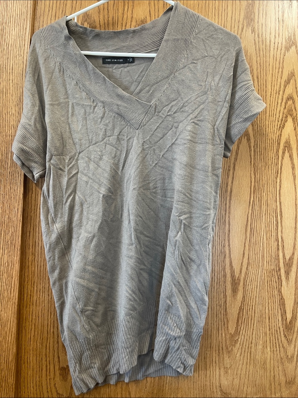 The Limited Gray V-Neck Short Sleeve Knit Top